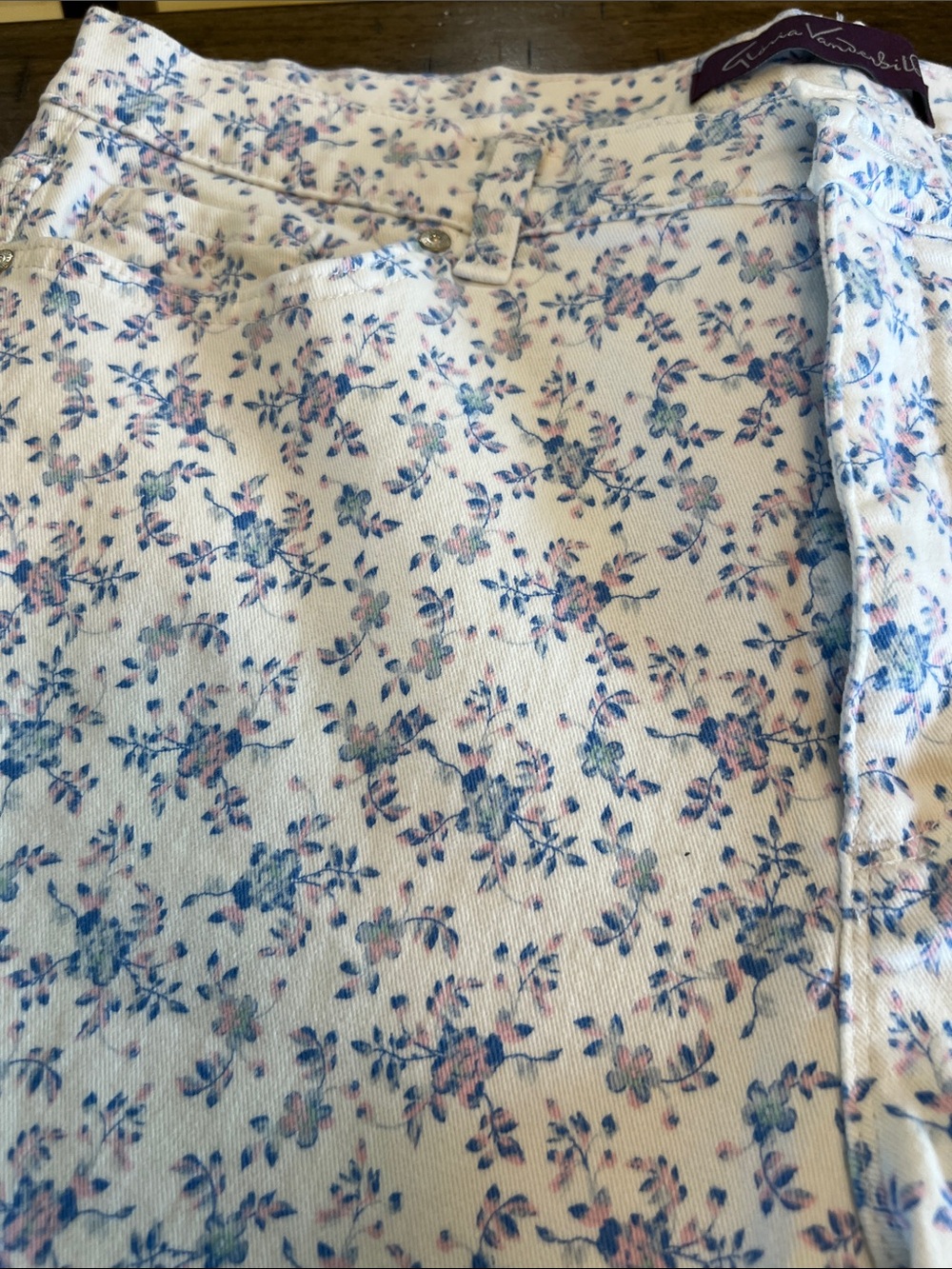 Floral Print Skinny capri Pants - Blue on White with pink - Picture 3 of 6